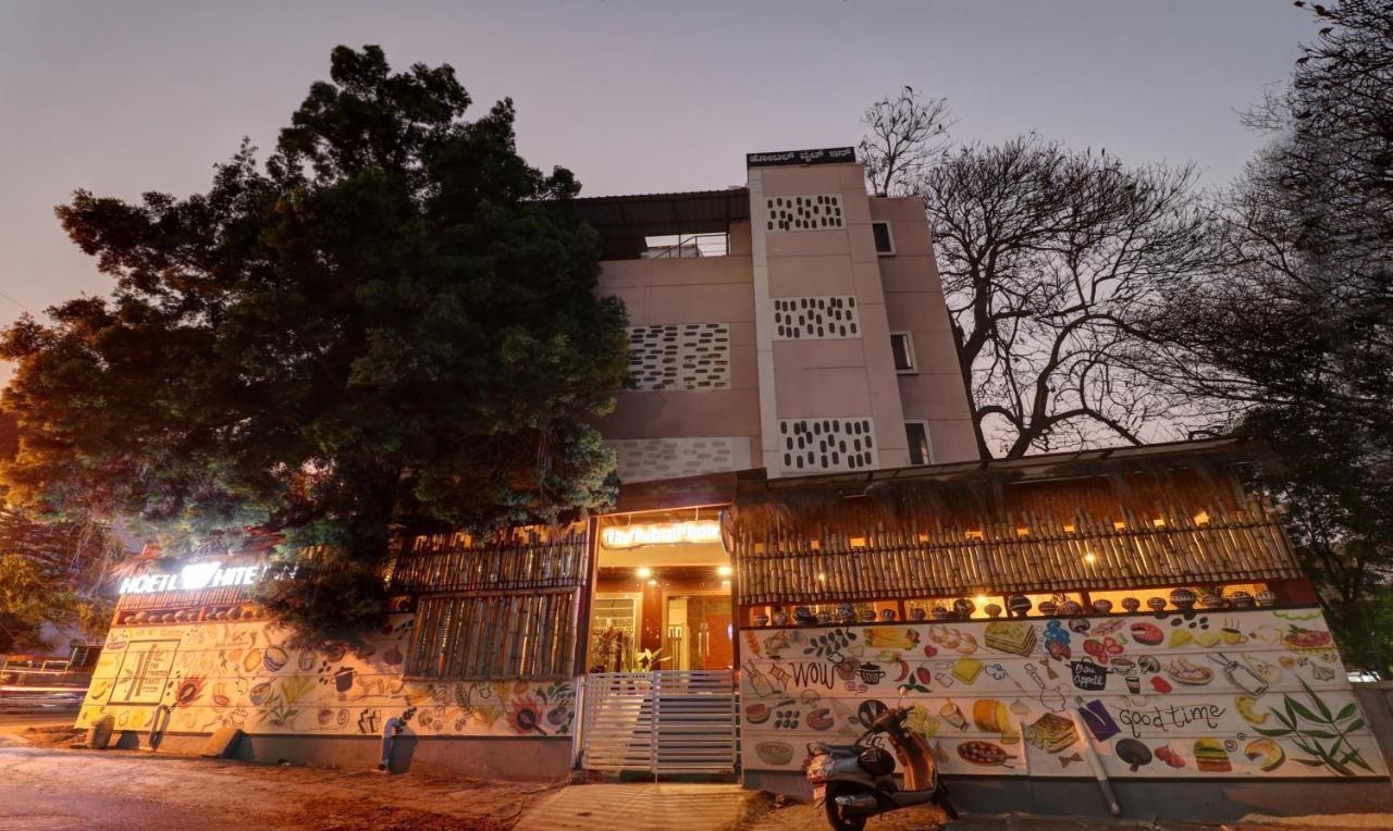 Treebo Trend White Inn Koramangala Bangalore Bagian luar foto